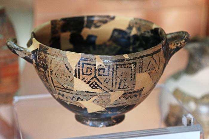 La coppa di Nestore al museo di Villa Arbusto