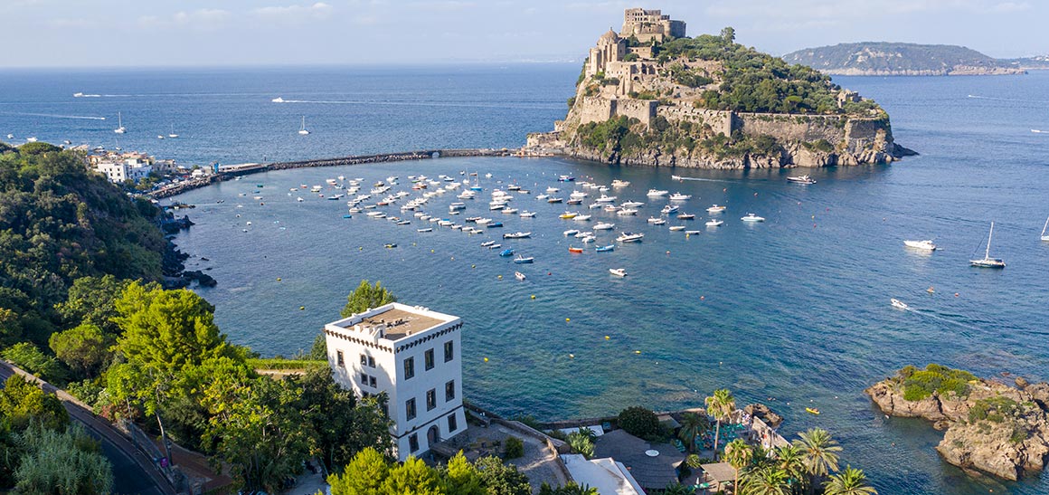 Il castello Aragonese e la torre S. Anna di Ischia