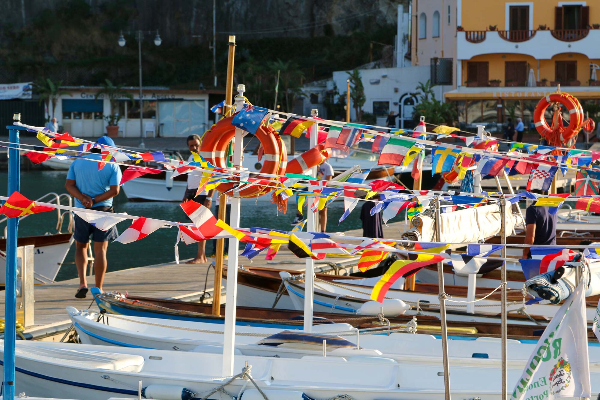 Barche pronte per la festa di San Michele Arcangelo